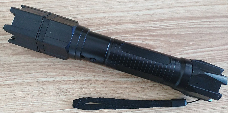 不要為了自己的好奇心來(lái)測(cè)試防身器材 不要為了自己的好奇心來(lái)測(cè)試防身器材